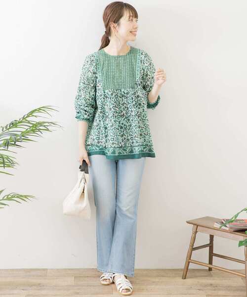 URBAN RESEARCH Sonny Label（アーバンリサーチサニーレーベル）の「オリエンタルフラワーMIXコットンブラウス（シャツ/ブラウス・レディース・ブラック/グリーン/ブルー・FREE）」の6枚目の写真