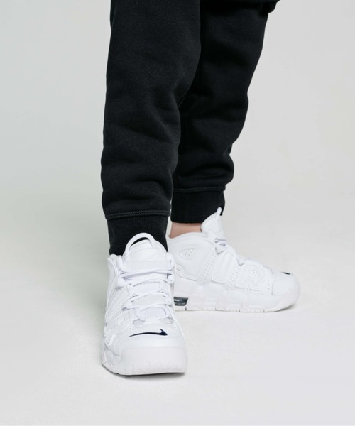NIKE（ナイキ）の「ナイキ エア モア アップテンポ ジュニアシューズ / Nike Air More Uptempo Big Kids' Shoes（スニーカー・キッズ・ホワイト・24/25/24.5/23.5/22.5/23）」の16枚目の写真