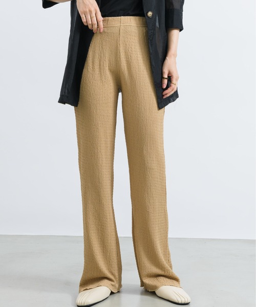 NEUNA（ヌナ）の「【ゆったり素材で着心地抜群。】シャーリングリラックス素材メローパンツ（スラックス・レディース・ブラック/ベージュ/ブラウン・SMALL/FREE）」の3枚目の写真