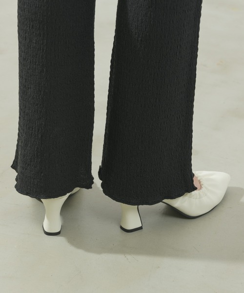 NEUNA（ヌナ）の「【ゆったり素材で着心地抜群。】シャーリングリラックス素材メローパンツ（スラックス・レディース・ブラック/ベージュ/ブラウン・SMALL/FREE）」の10枚目の写真