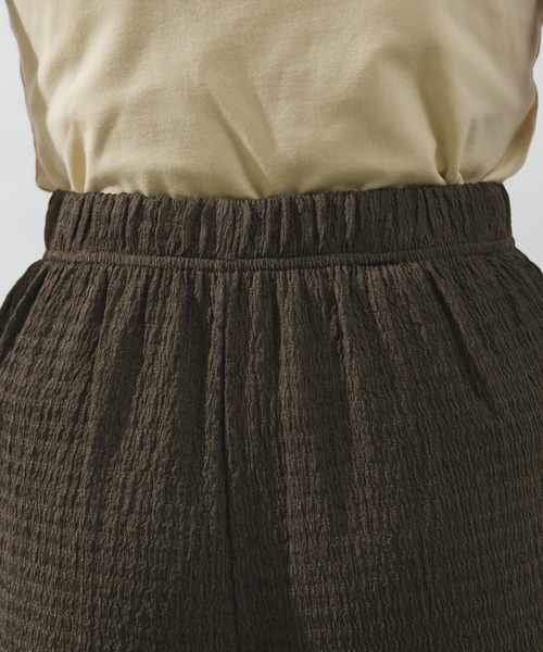 NEUNA（ヌナ）の「【ゆったり素材で着心地抜群。】シャーリングリラックス素材メローパンツ（スラックス・レディース・ブラック/ベージュ/ブラウン・SMALL/FREE）」の14枚目の写真