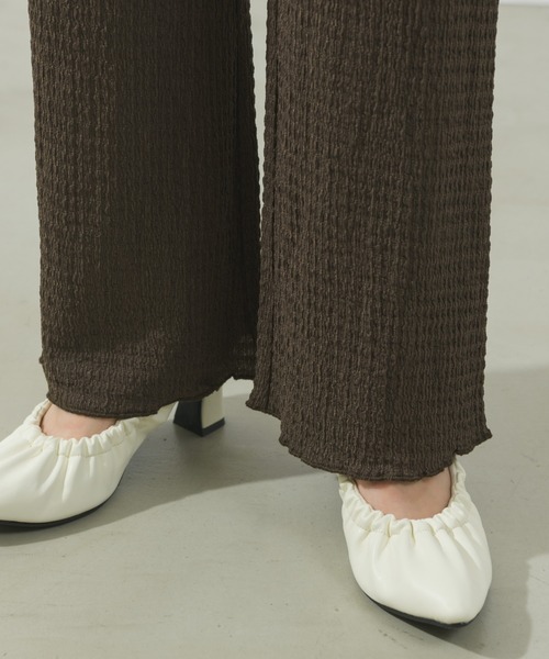 NEUNA（ヌナ）の「【ゆったり素材で着心地抜群。】シャーリングリラックス素材メローパンツ（スラックス・レディース・ブラック/ベージュ/ブラウン・SMALL/FREE）」の15枚目の写真
