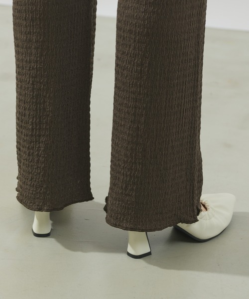 NEUNA（ヌナ）の「【ゆったり素材で着心地抜群。】シャーリングリラックス素材メローパンツ（スラックス・レディース・ブラック/ベージュ/ブラウン・SMALL/FREE）」の16枚目の写真