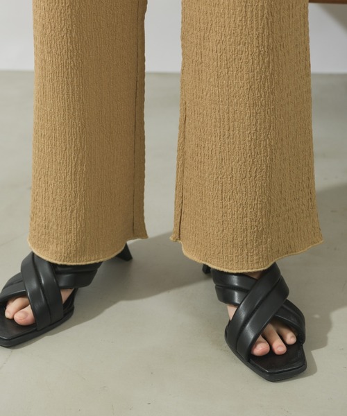 NEUNA（ヌナ）の「【ゆったり素材で着心地抜群。】シャーリングリラックス素材メローパンツ（スラックス・レディース・ブラック/ベージュ/ブラウン・SMALL/FREE）」の22枚目の写真