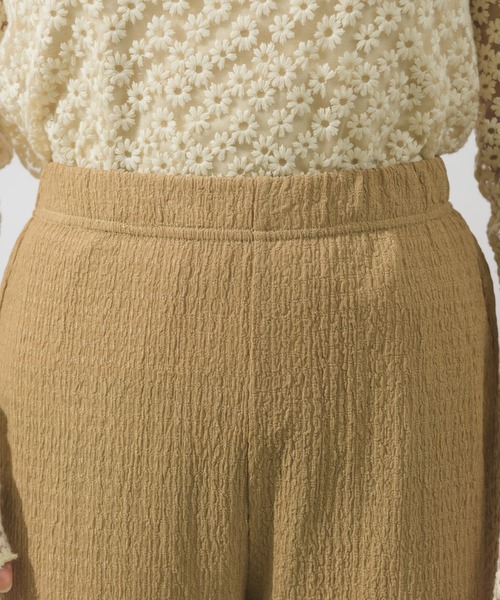 NEUNA（ヌナ）の「【ゆったり素材で着心地抜群。】シャーリングリラックス素材メローパンツ（スラックス・レディース・ブラック/ベージュ/ブラウン・SMALL/FREE）」の19枚目の写真