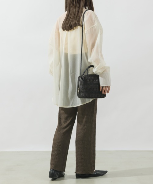 NEUNA（ヌナ）の「【ゆったり素材で着心地抜群。】シャーリングリラックス素材メローパンツ（スラックス・レディース・ブラック/ベージュ/ブラウン・SMALL/FREE）」の12枚目の写真