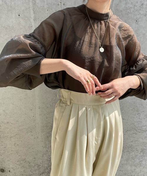 select MOCA by misato（セレクトモカバイミサト）の「2WAY袖ボリュームシアーブラウス（シャツ/ブラウス・レディース・ブラック/ダークブラウン/アイボリー・FREE）」の3枚目の写真