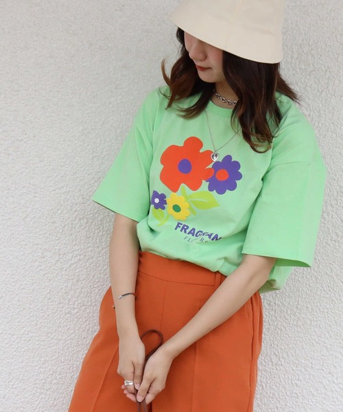 HONEYSUCKLE ROSE（ハニーサックルローズ）の「【HONEYSUCKLE ROSE】フラワープリントＴシャツ（Tシャツ/カットソー・レディース・ブラック/グリーン/ホワイト・M/L）」の3枚目の写真