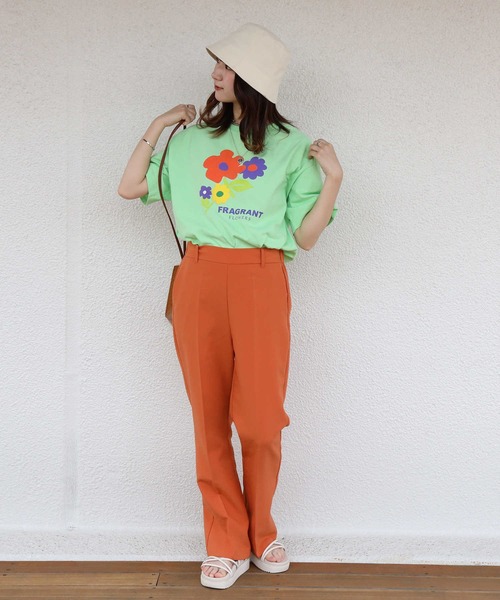 HONEYSUCKLE ROSE（ハニーサックルローズ）の「【HONEYSUCKLE ROSE】フラワープリントＴシャツ（Tシャツ/カットソー・レディース・ブラック/グリーン/ホワイト・M/L）」の10枚目の写真