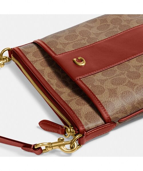 COACH（コーチ）の「キット メッセンジャー クロスボディ・カラーブロック シグネチャー キャンバス（ショルダーバッグ・レディース・ブラウン系その他・ONE）」の11枚目の写真