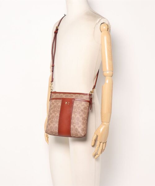 COACH（コーチ）の「キット メッセンジャー クロスボディ・カラーブロック シグネチャー キャンバス（ショルダーバッグ・レディース・ブラウン系その他・ONE）」の10枚目の写真