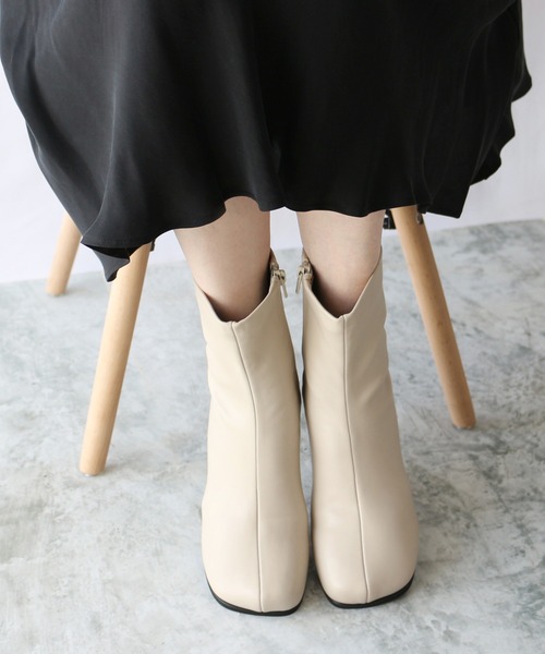 Fin（フィン）の「スクエアトゥ丸ヒールブーツ【低反発スポンジ入り】（ブーツ・レディース・ブラック/アイボリー・LL/S/M/L）」の10枚目の写真