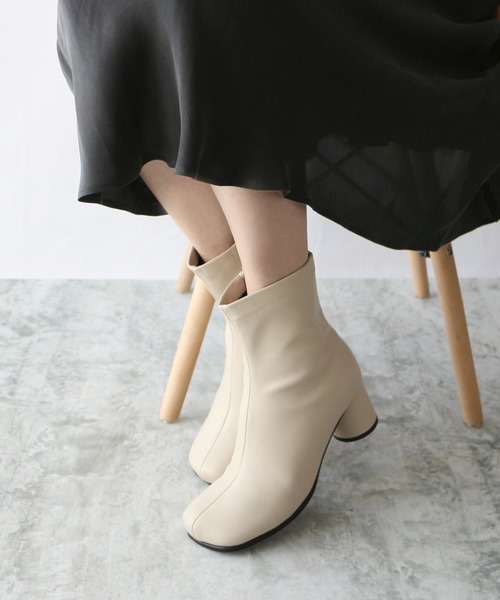 Fin（フィン）の「スクエアトゥ丸ヒールブーツ【低反発スポンジ入り】（ブーツ・レディース・ブラック/アイボリー・LL/S/M/L）」の11枚目の写真