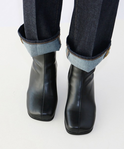 Fin（フィン）の「スクエアトゥ丸ヒールブーツ【低反発スポンジ入り】（ブーツ・レディース・ブラック/アイボリー・LL/S/M/L）」の14枚目の写真
