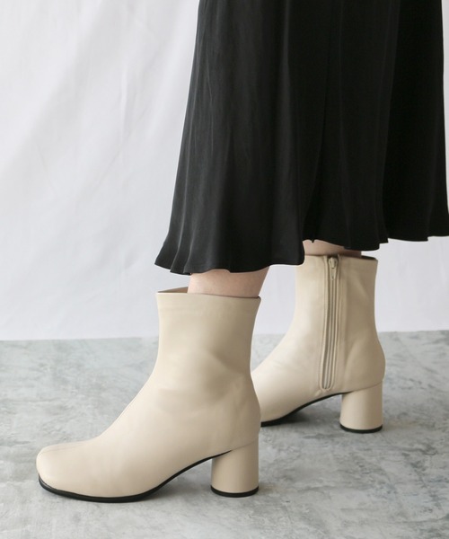 Fin（フィン）の「スクエアトゥ丸ヒールブーツ【低反発スポンジ入り】（ブーツ・レディース・ブラック/アイボリー・LL/S/M/L）」の19枚目の写真