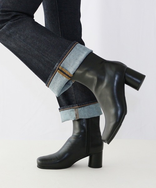 Fin（フィン）の「スクエアトゥ丸ヒールブーツ【低反発スポンジ入り】（ブーツ・レディース・ブラック/アイボリー・LL/S/M/L）」の17枚目の写真