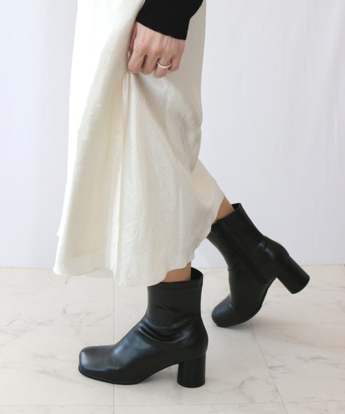 Fin（フィン）の「スクエアトゥ丸ヒールブーツ【低反発スポンジ入り】（ブーツ・レディース・ブラック/アイボリー・LL/S/M/L）」の18枚目の写真