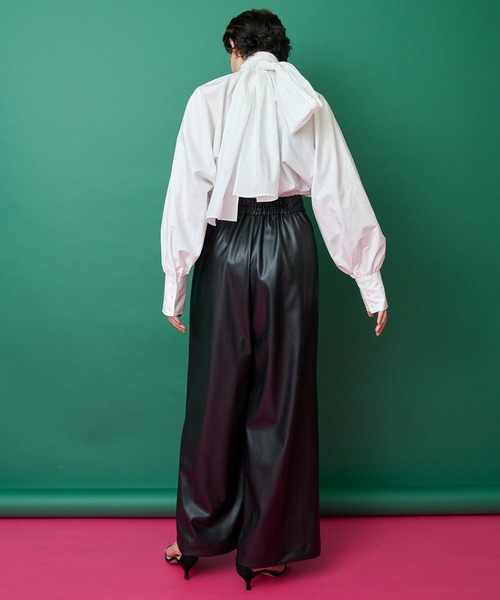 Whim Gazette(ウィムガゼット)の「【THE PAUSE】フェイクレザーワイドパンツ(その他パンツ・レディース・ブラック/キャメル・FREE)」の12枚目の写真