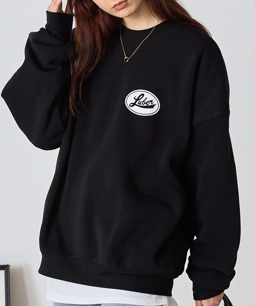 BASQUE magenta（バスクマゼンタ）の「カレッジ/サークルロゴデザインビッグシルエットクルーネック スウェット（スウェット・レディース・ブラック系1/ブラック系2/グリーン系1/ブルー系2/グレー系2/グリーン系2/アイボリー系1/グレー系1/ブラック系3/アイボリー系3・FREE）」の3枚目の写真