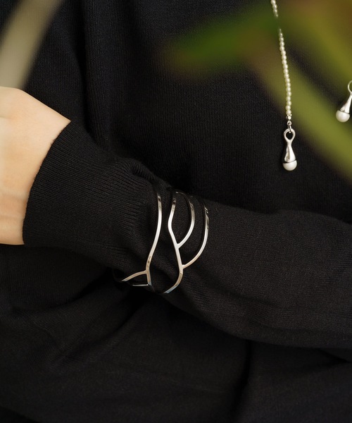 ANOH（アノー）の「モチーフバングル（バングル/リストバンド・レディース・シルバー/ゴールド・FREE）」の3枚目の写真