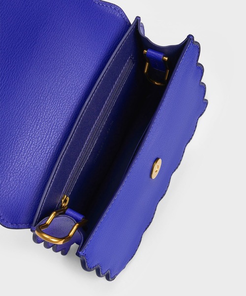 CHARLES & KEITH（チャールズ & キース）の「ウェーバリー スカラップ 