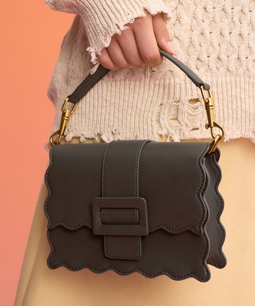 CHARLES & KEITH（チャールズ & キース）の「ウェーバリー スカラップ 