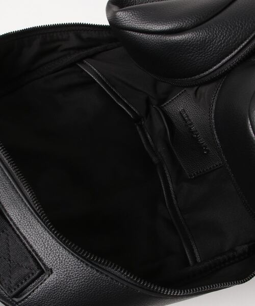 Calvin Klein Jeans(カルヴァンクラインジーンズ)の「Calvin Klein Jeans(カルバンクラインジーンズ)MICRO PEBBLE CAMPUS BP43(バックパック/リュック・メンズ・ブラック・F)」の4枚目の写真