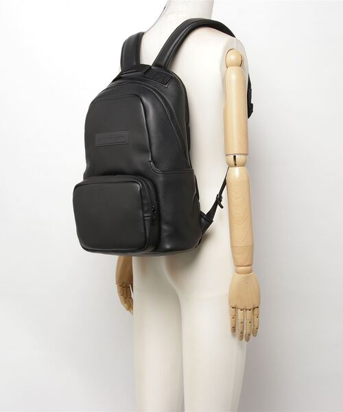 Calvin Klein Jeans(カルヴァンクラインジーンズ)の「Calvin Klein Jeans(カルバンクラインジーンズ)MICRO PEBBLE CAMPUS BP43(バックパック/リュック・メンズ・ブラック・F)」の5枚目の写真