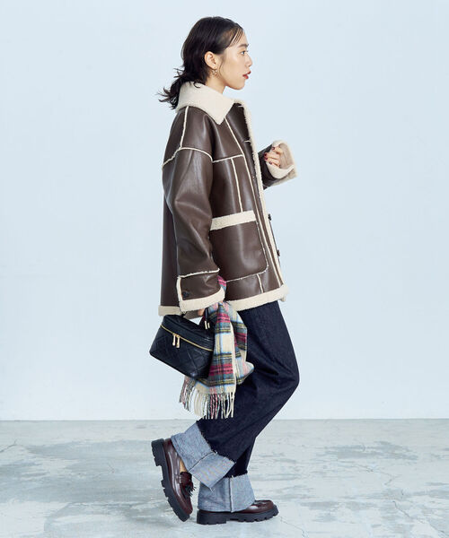 fredy emue（フレディエミュ）の「フェイクムートン ボアブルゾン（ムートンコート・レディース・ブラウン/ブラック・38）」の12枚目の写真