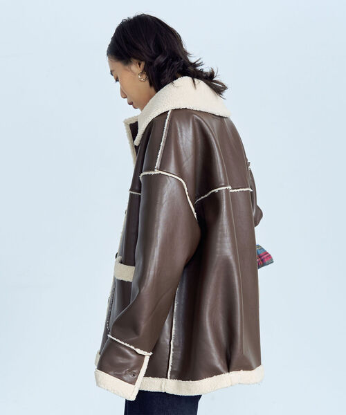 fredy emue（フレディエミュ）の「フェイクムートン ボアブルゾン（ムートンコート・レディース・ブラウン/ブラック・38）」の18枚目の写真