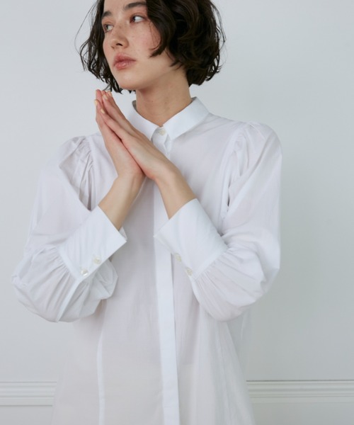 Luftrobe（ルフトローブ）の「Iラインシャツ 新感覚ポリエステルKinari（シャツ/ブラウス・レディース・オフホワイト/サックスブルー・9号）」の13枚目の写真