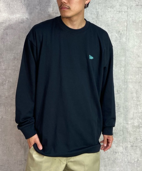 NEW ERA(ニューエラ)の「【ムラサキスポーツ別注】NEW ERA/ニューエラ オーバーサイズ バックプリントロンT クルーネックTシャツ/吸汗速乾 UVカット PA LS OS TEE PFMC VERT LOGO/13697253/13697254/13697255(Tシャツ/カットソー・メンズ・ブラック×ブルー/ホワイト/ブラック×ホワイト・M/L/XL/XXL)」の21枚目の写真