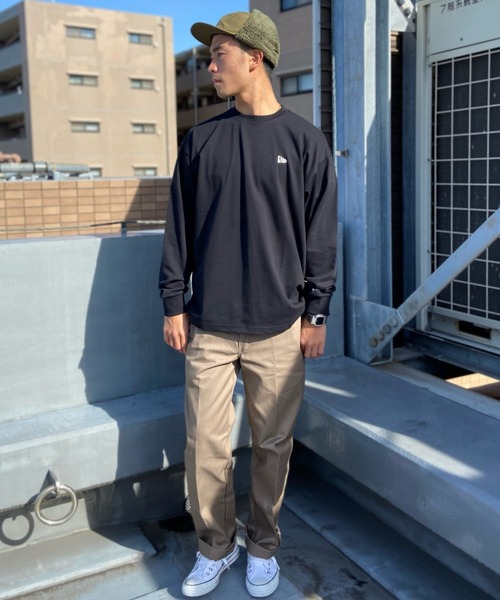 NEW ERA(ニューエラ)の「【ムラサキスポーツ別注】NEW ERA/ニューエラ オーバーサイズ バックプリントロンT クルーネックTシャツ/吸汗速乾 UVカット PA LS OS TEE PFMC VERT LOGO/13697253/13697254/13697255(Tシャツ/カットソー・メンズ・ブラック×ブルー/ホワイト/ブラック×ホワイト・M/L/XL/XXL)」の18枚目の写真