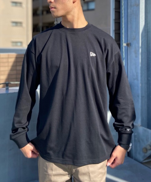 NEW ERA(ニューエラ)の「【ムラサキスポーツ別注】NEW ERA/ニューエラ オーバーサイズ バックプリントロンT クルーネックTシャツ/吸汗速乾 UVカット PA LS OS TEE PFMC VERT LOGO/13697253/13697254/13697255(Tシャツ/カットソー・メンズ・ブラック×ブルー/ホワイト/ブラック×ホワイト・M/L/XL/XXL)」の13枚目の写真