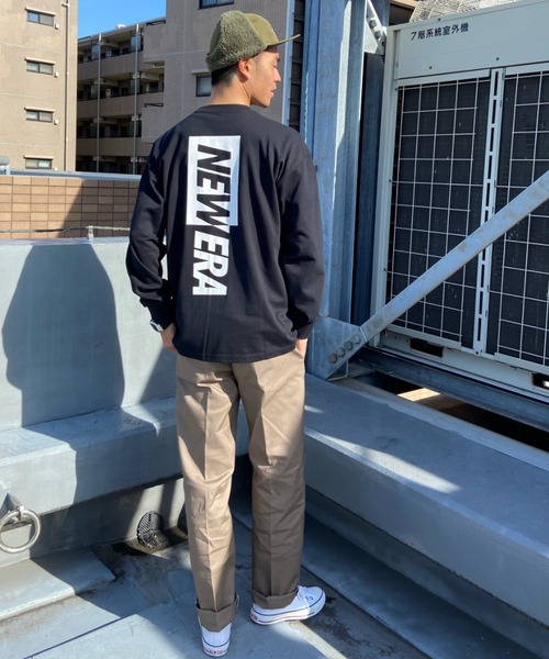 NEW ERA(ニューエラ)の「【ムラサキスポーツ別注】NEW ERA/ニューエラ オーバーサイズ バックプリントロンT クルーネックTシャツ/吸汗速乾 UVカット PA LS OS TEE PFMC VERT LOGO/13697253/13697254/13697255(Tシャツ/カットソー・メンズ・ブラック×ブルー/ホワイト/ブラック×ホワイト・M/L/XL/XXL)」の19枚目の写真