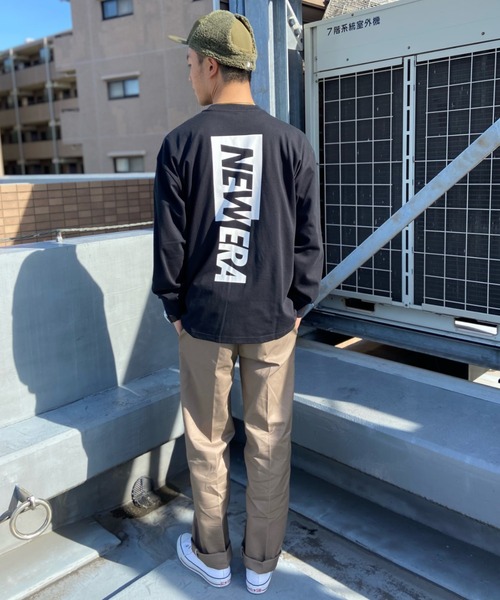 NEW ERA(ニューエラ)の「【ムラサキスポーツ別注】NEW ERA/ニューエラ オーバーサイズ バックプリントロンT クルーネックTシャツ/吸汗速乾 UVカット PA LS OS TEE PFMC VERT LOGO/13697253/13697254/13697255(Tシャツ/カットソー・メンズ・ブラック×ブルー/ホワイト/ブラック×ホワイト・M/L/XL/XXL)」の20枚目の写真