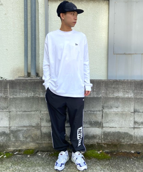 NEW ERA(ニューエラ)の「【ムラサキスポーツ別注】NEW ERA/ニューエラ オーバーサイズ バックプリントロンT クルーネックTシャツ/吸汗速乾 UVカット PA LS OS TEE PFMC VERT LOGO/13697253/13697254/13697255(Tシャツ/カットソー・メンズ・ブラック×ブルー/ホワイト/ブラック×ホワイト・M/L/XL/XXL)」の10枚目の写真
