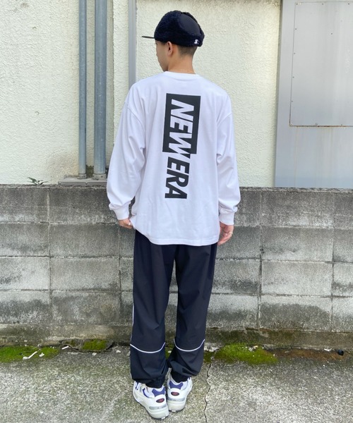 NEW ERA(ニューエラ)の「【ムラサキスポーツ別注】NEW ERA/ニューエラ オーバーサイズ バックプリントロンT クルーネックTシャツ/吸汗速乾 UVカット PA LS OS TEE PFMC VERT LOGO/13697253/13697254/13697255(Tシャツ/カットソー・メンズ・ブラック×ブルー/ホワイト/ブラック×ホワイト・M/L/XL/XXL)」の11枚目の写真