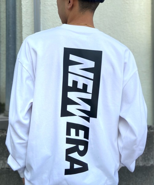 NEW ERA(ニューエラ)の「【ムラサキスポーツ別注】NEW ERA/ニューエラ オーバーサイズ バックプリントロンT クルーネックTシャツ/吸汗速乾 UVカット PA LS OS TEE PFMC VERT LOGO/13697253/13697254/13697255(Tシャツ/カットソー・メンズ・ブラック×ブルー/ホワイト/ブラック×ホワイト・M/L/XL/XXL)」の9枚目の写真