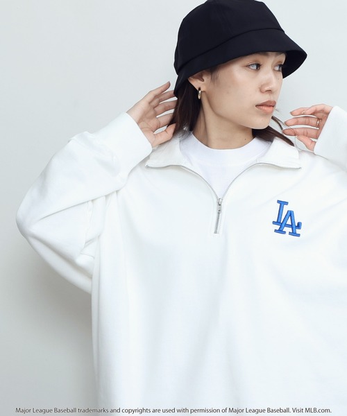 MLB（メジャーリーグベースボール）の「MLB / メジャーリーグベースボール Lulu & Arnie 別注 ハーフジップ 裏毛 スウェットトレーナー（スウェット・メンズ・ホワイト系その他/ブラック系その他/グレー系その他/グリーン系その他/ブラック系その他2/ブラック系その他3・FREE）」の2枚目の写真