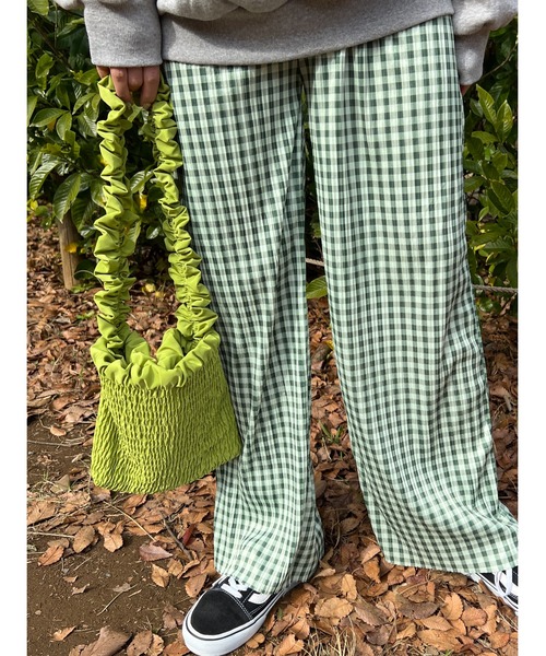 WC(ダブル シー)の「フリルシャーリングショルダー(ショルダーバッグ・レディース・グリーン/ブラック/アイボリー・FREE)」の10枚目の写真