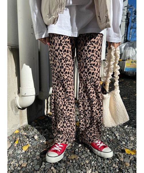 WC(ダブル シー)の「フリルシャーリングショルダー(ショルダーバッグ・レディース・グリーン/ブラック/アイボリー・FREE)」の7枚目の写真