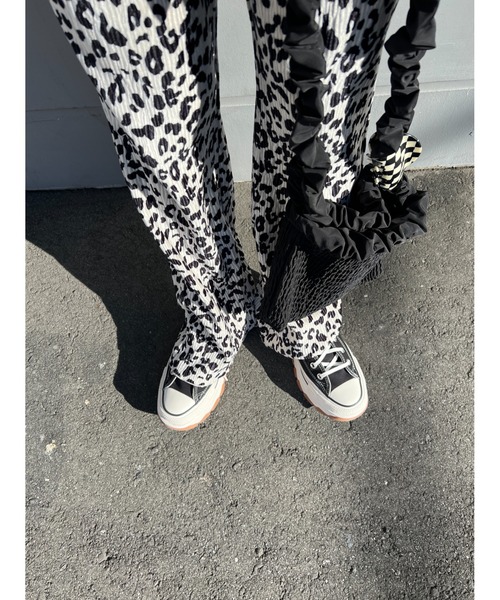 WC(ダブル シー)の「フリルシャーリングショルダー(ショルダーバッグ・レディース・グリーン/ブラック/アイボリー・FREE)」の9枚目の写真