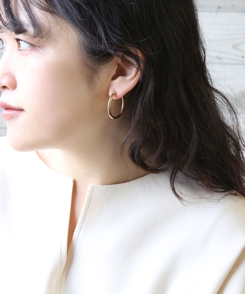 colleca la（コレカラ）の「[stainless] 30mm・ステンレスベーシックフープピアス〈金属アレルギー対応〉（ピアス（両耳用）・レディース・ゴールド/シルバー・FREE）」の3枚目の写真