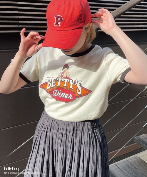 BETTY BOOP(ベティ・ブープ)の「【BETTY BOOP/ベティーブープ】ロゴプリントリンガーTee(Tシャツ/カットソー・レディース・グレー/ホワイト・FREE)」の2枚目の写真