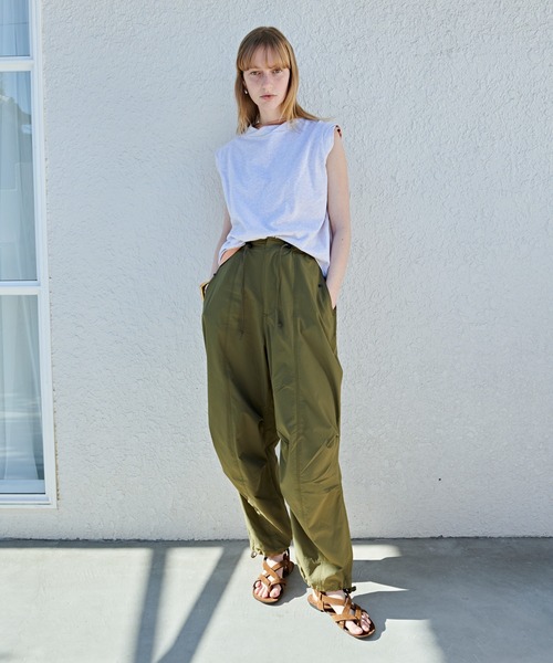 kha:ki(カーキ)の「「KHA:KI / カーキ」TWIST DETAIL TOP(Tシャツ/カットソー・レディース・ホワイト/オレンジ/カーキ/アッシュ・1)」の8枚目の写真
