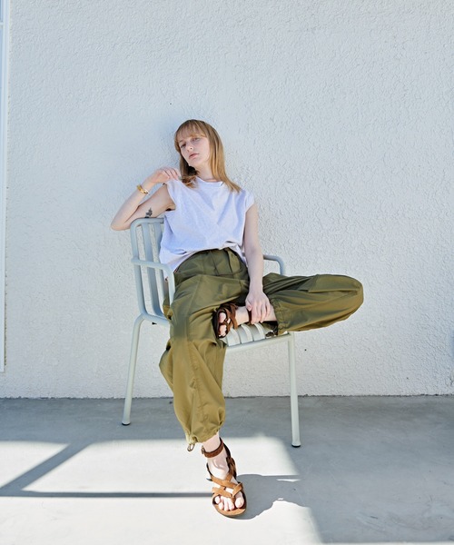 kha:ki(カーキ)の「「KHA:KI / カーキ」TWIST DETAIL TOP(Tシャツ/カットソー・レディース・ホワイト/オレンジ/カーキ/アッシュ・1)」の12枚目の写真