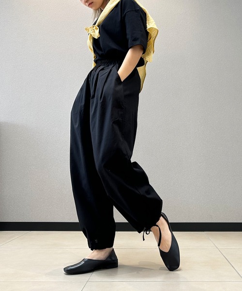 aimoha(アイモハ)の「ゆったりタック入りワイドパンツ(カーゴパンツ・レディース・ブラック/ベージュ・LARGE/MEDIUM/X-LARGE)」の1枚目の写真