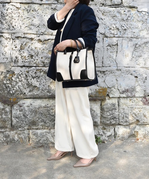 U（ユー）の「キャンバス ジュリアングル トート Mサイズ（トートバッグ・レディース・ライトブルー/ブラウン系その他/オレンジ/キャメル/グリーン/グリーン系その他/ブラック/ブルー/ピンク・FREE）」の2枚目の写真