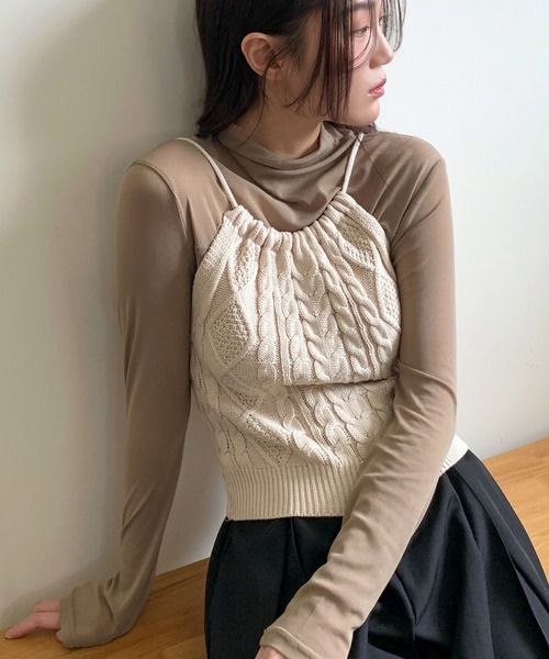 UNE MANSION(ユヌマンション)の「ホルターネックサマーニットバックオープンキャミソール(キャミソール・レディース・アイボリー/ブラック/グリーン/ベージュ・FREE)」の3枚目の写真